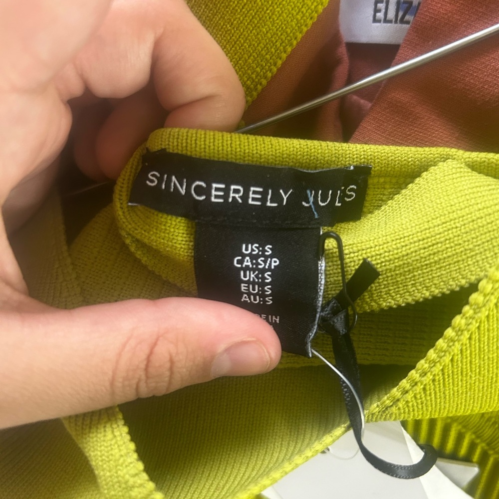 Green top ; two diff textures